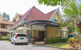 RedDoorz Plus near Brawijaya Museum